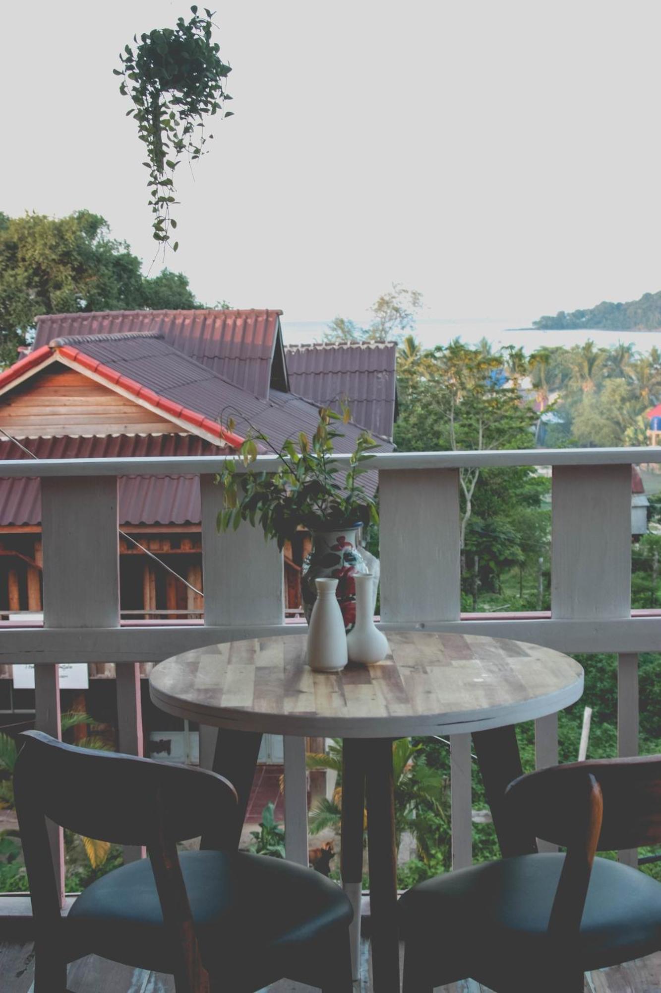 Dahlia Guesthouse Đảo Koh Rong Samloem Ngoại thất bức ảnh